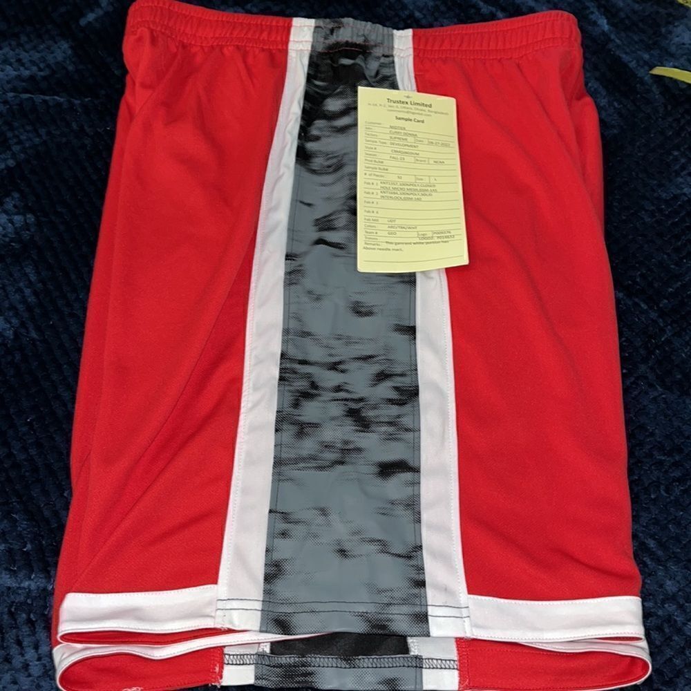 Sample New UGA Georgia Bulldogs Football logo gray red white mens 10” shorts L - Picture 4 of 8